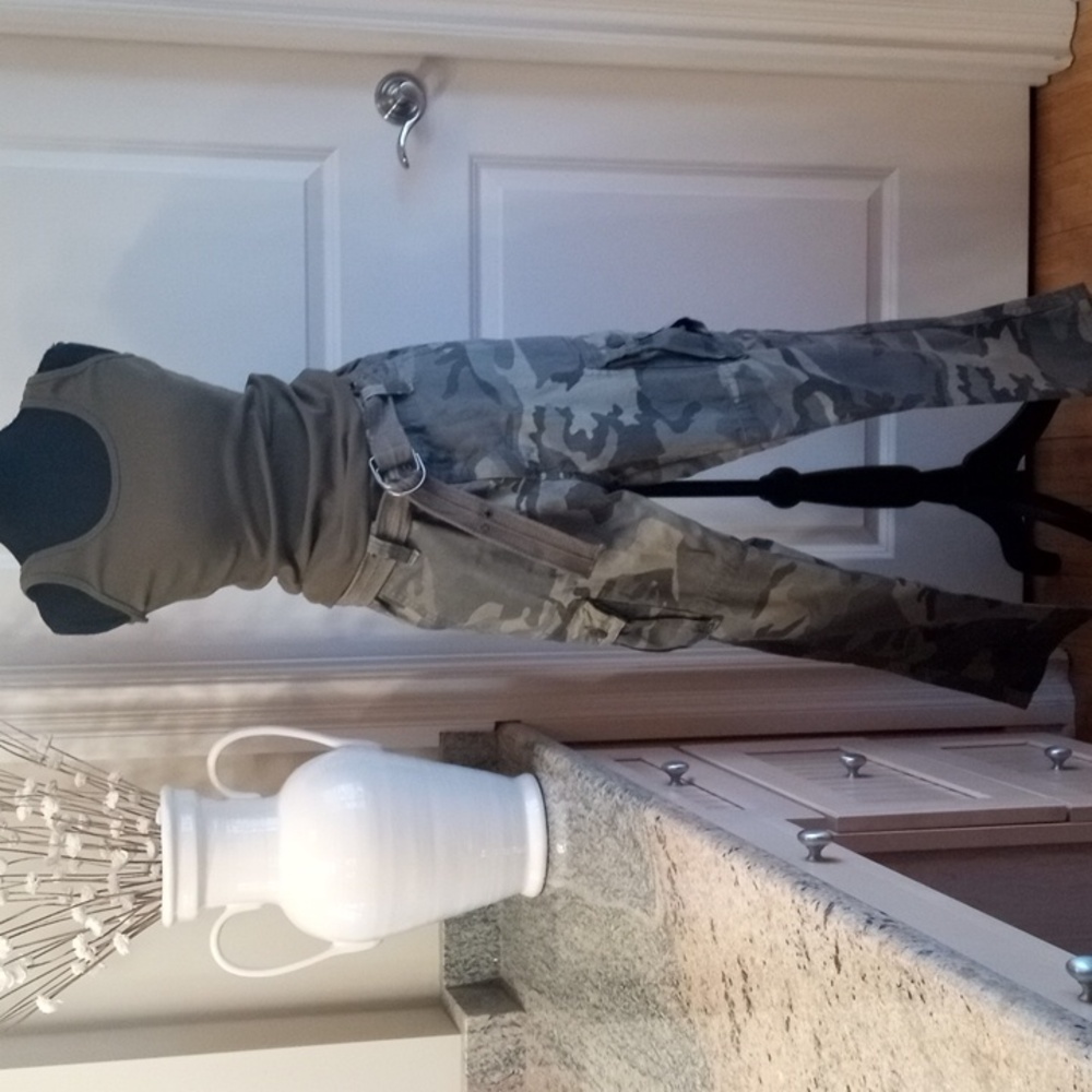 Old Navy Camouflage Cargo Pants w/Belt Size 31X30